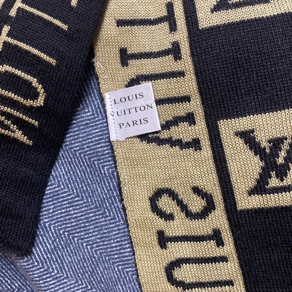 Beautiful scarf new - Picture 2 of 3